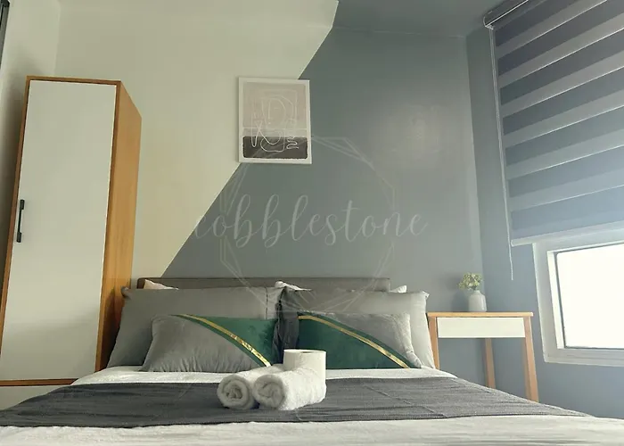 Deluxe One-Bedroom Apartment